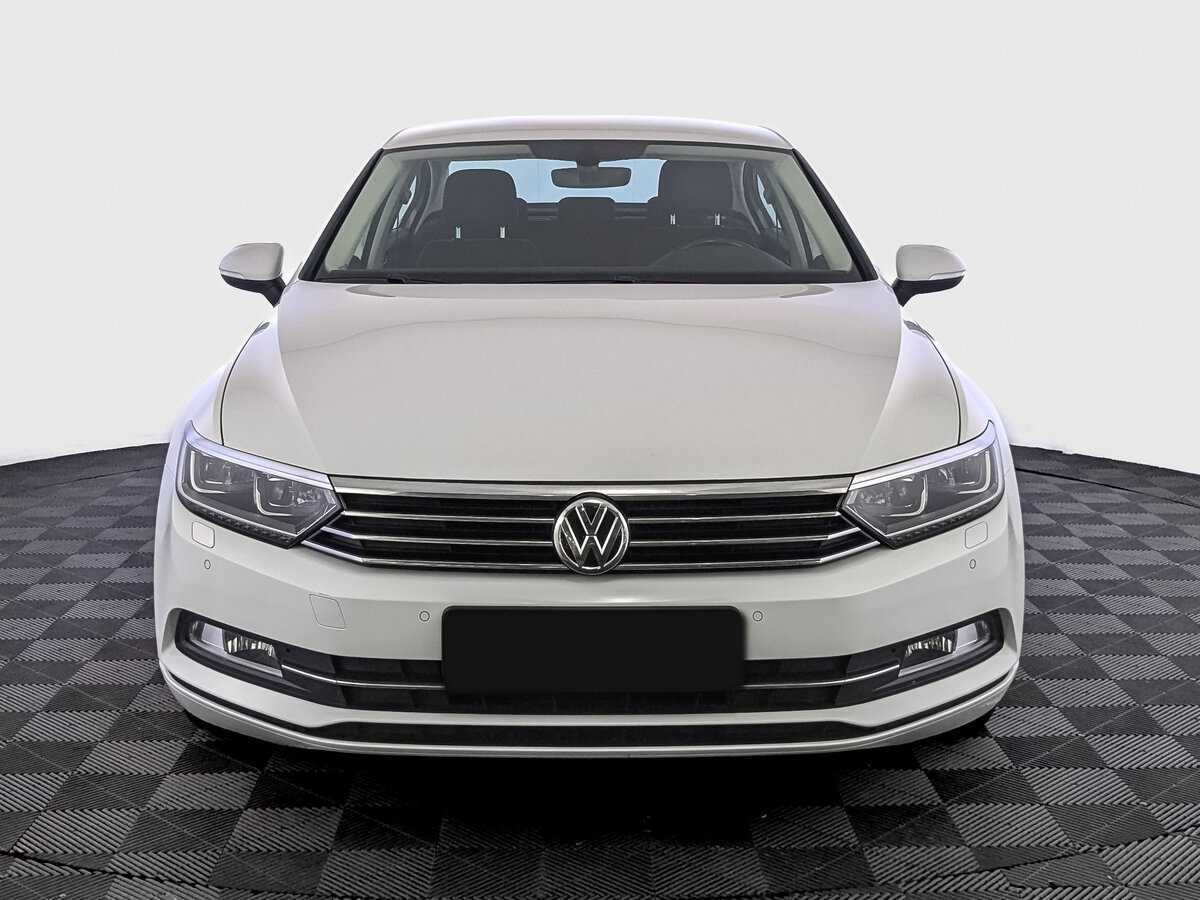 Volkswagen Passat 2019 года с пробегом. Фото: #1