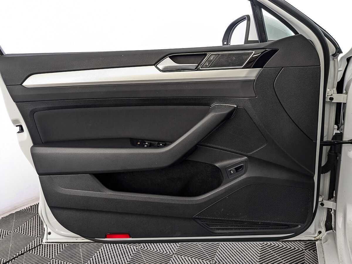 Volkswagen Passat 2019 года с пробегом. Фото: #18