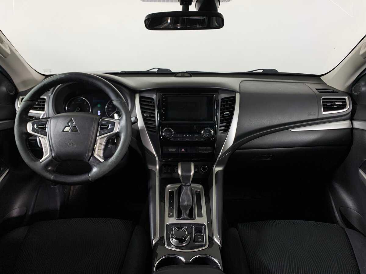 Mitsubishi Pajero Sport 2018 года с пробегом. Фото: #12