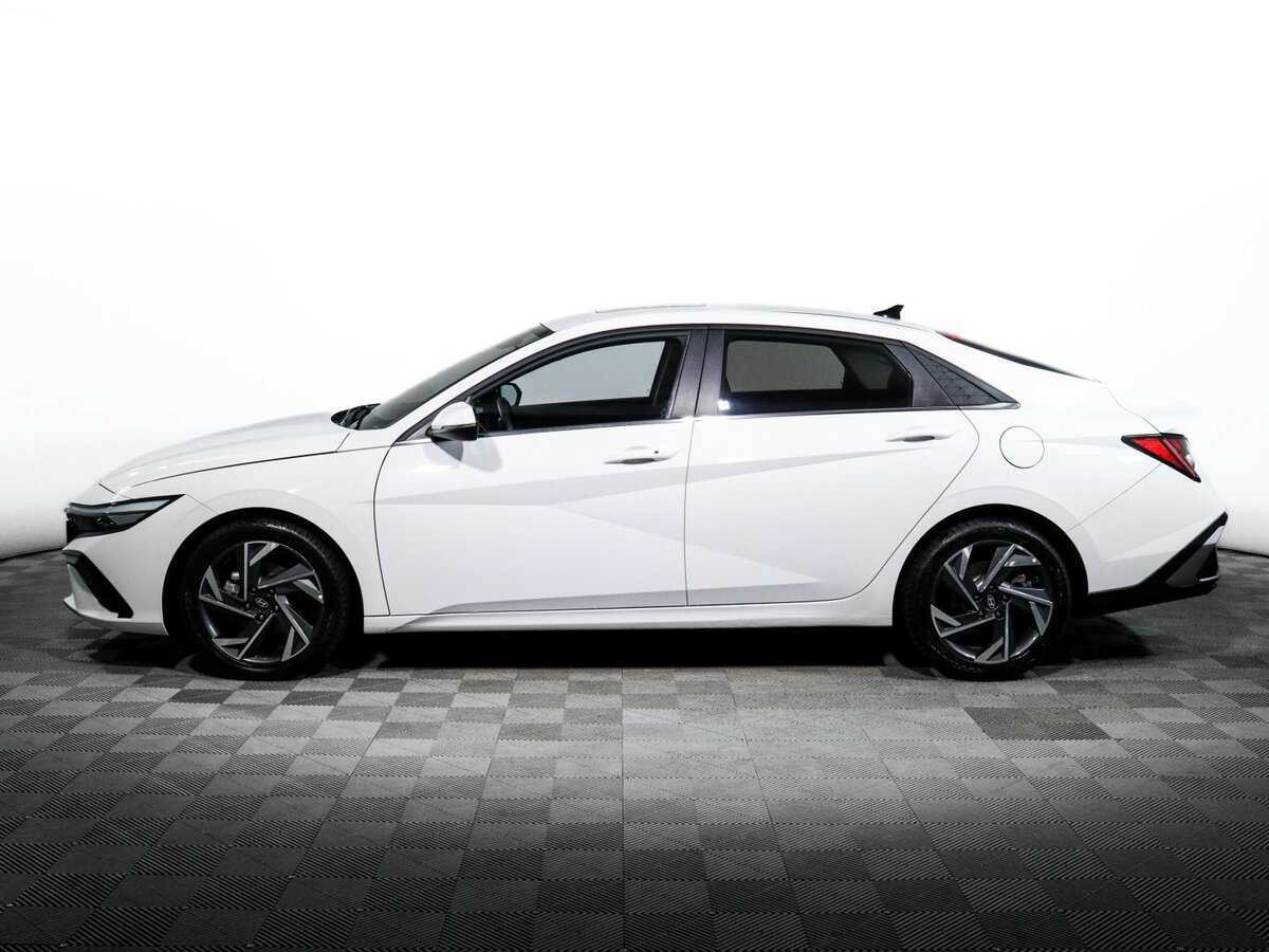 Hyundai Elantra 2023 года с пробегом. Фото: #7