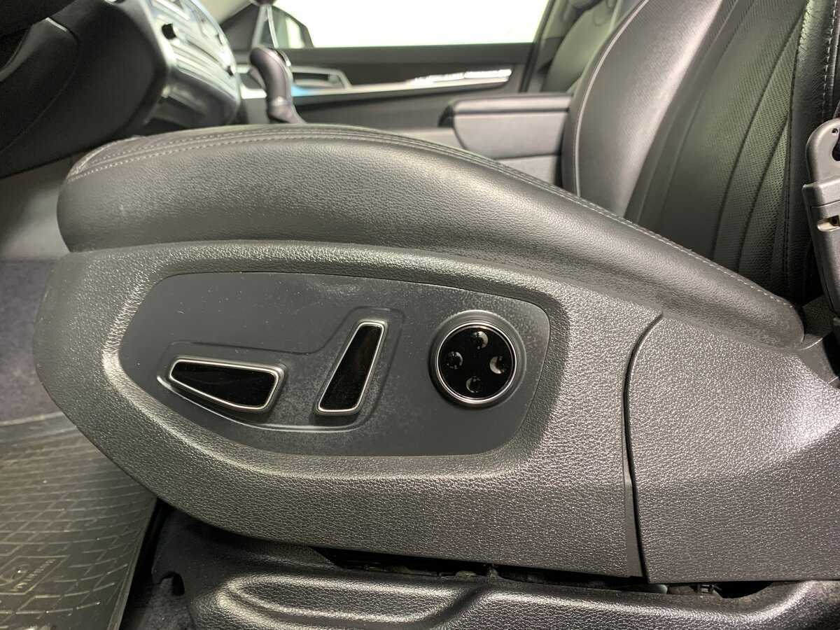 Hyundai Genesis 2016 года с пробегом. Фото: #16