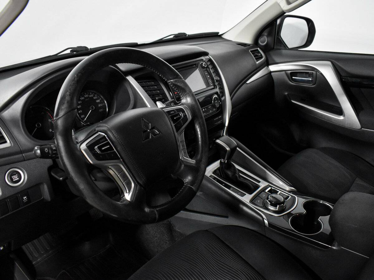 Mitsubishi Pajero Sport 2018 года с пробегом. Фото: #7