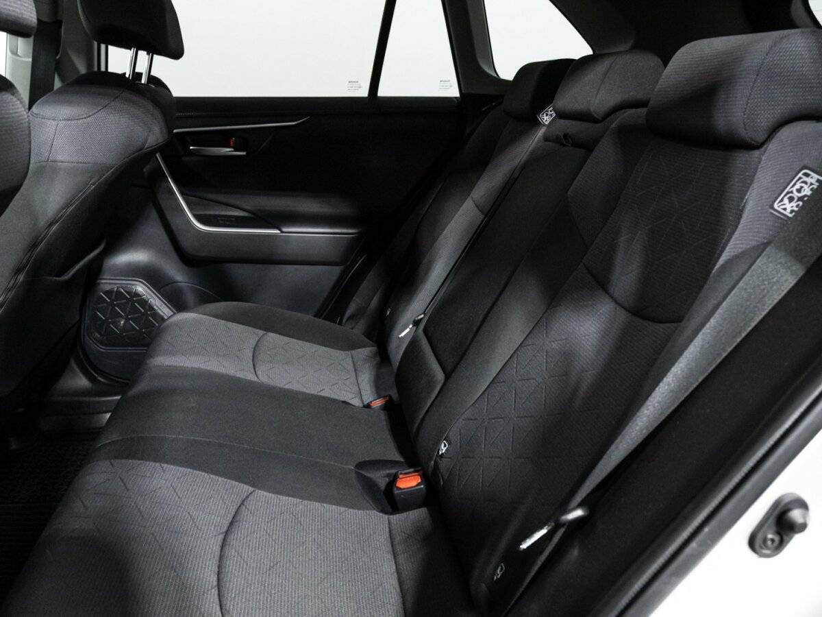 Toyota RAV4 2020 года с пробегом. Фото: #9