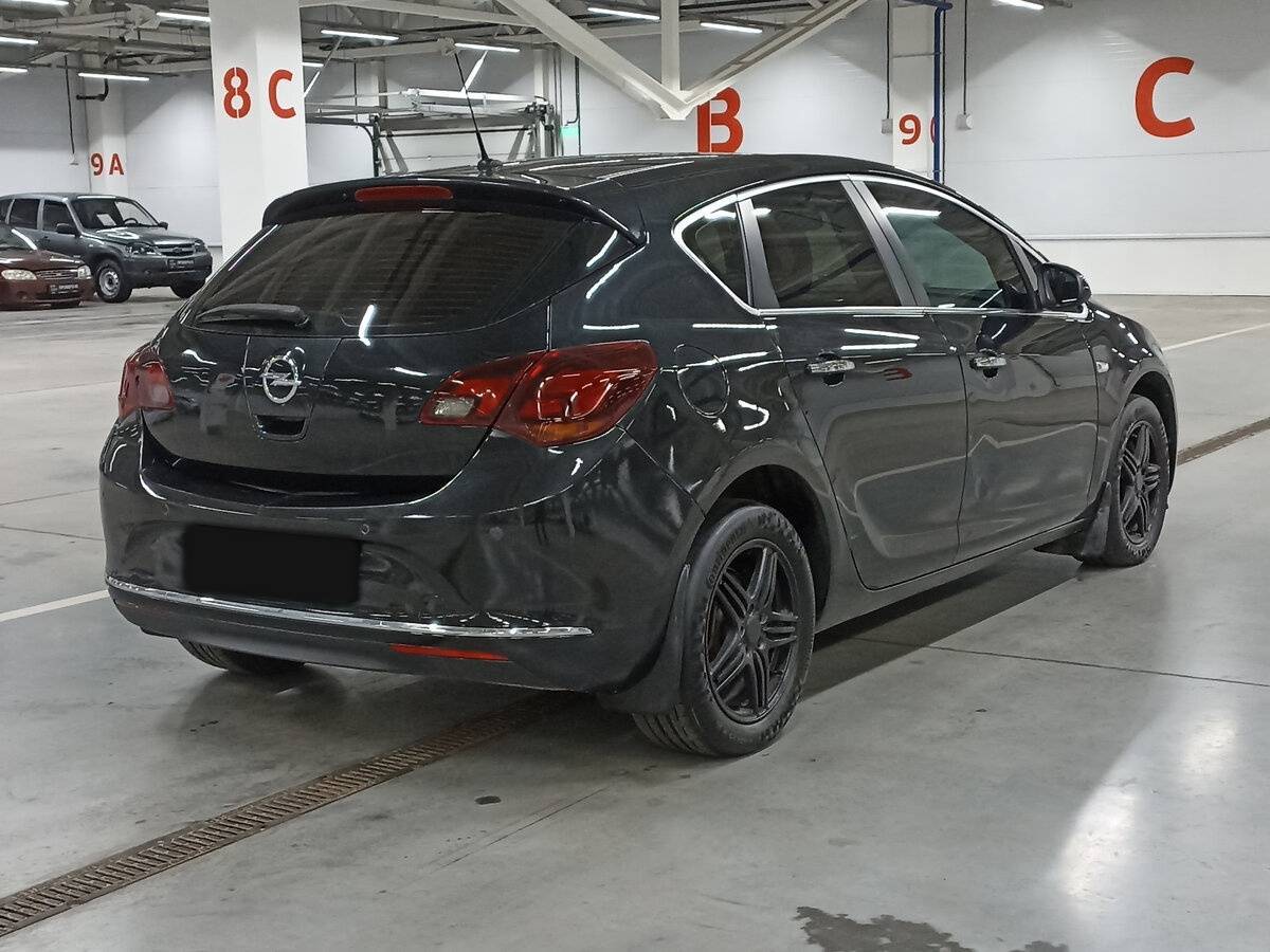 Opel Astra 2012 года с пробегом. Фото: #4