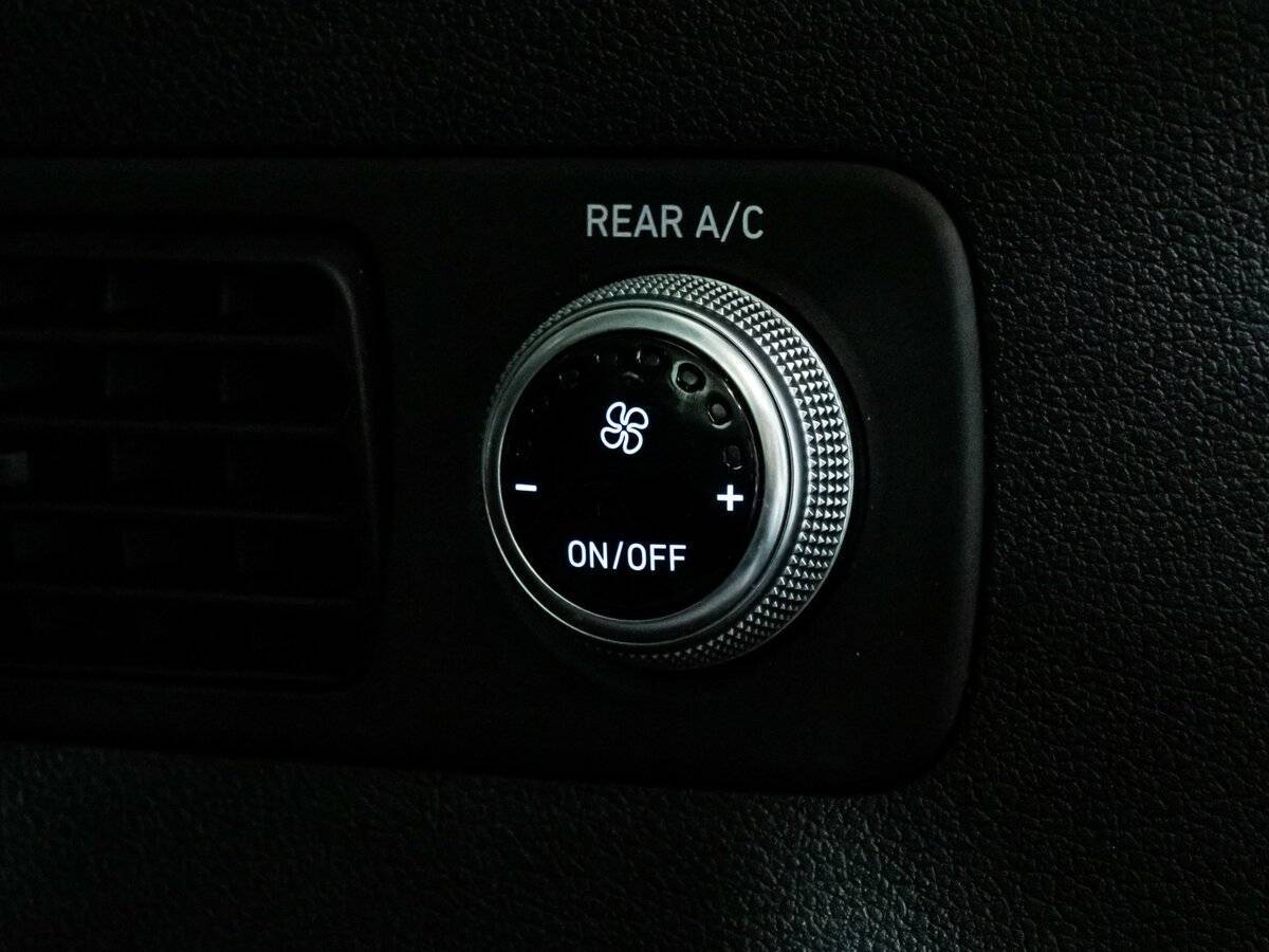 Hyundai Santa Fe 2018 года с пробегом. Фото: #18