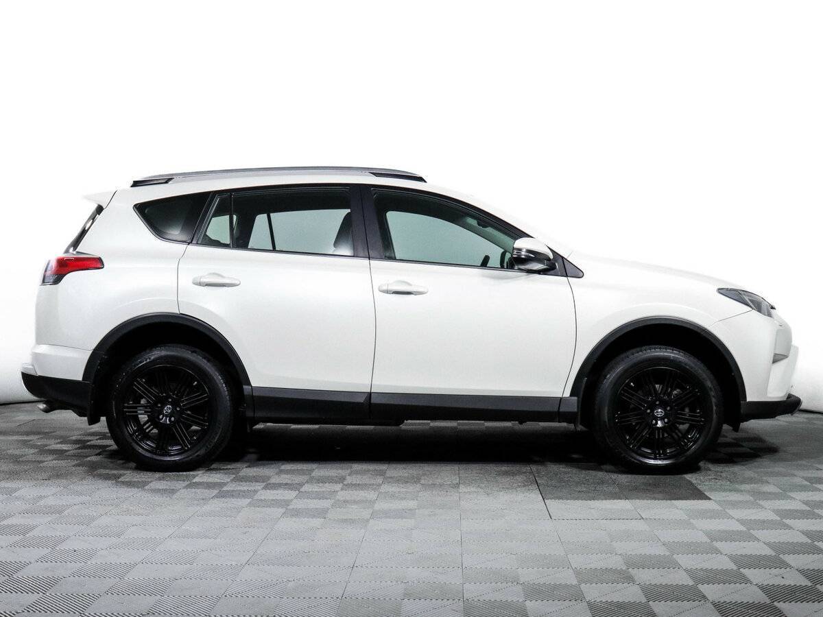 Toyota RAV4 2017 года с пробегом. Фото: #3