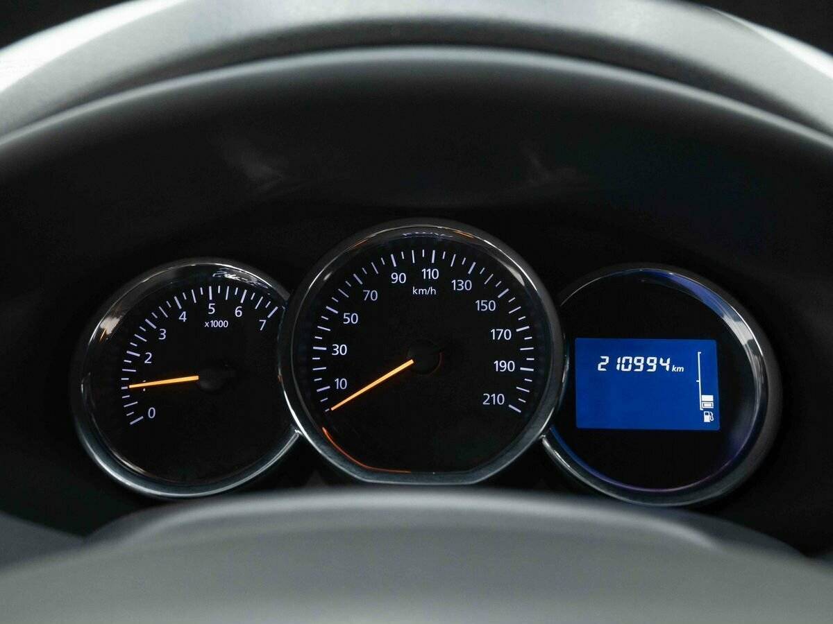 Б/У Рено Сандеро 2016 года. Фото: #16