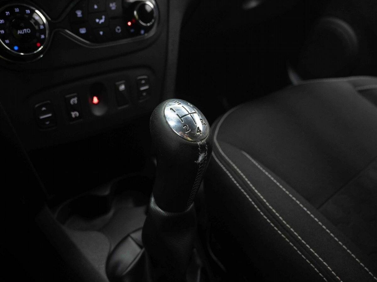 Б/У Рено Сандеро 2016 года. Фото: #21