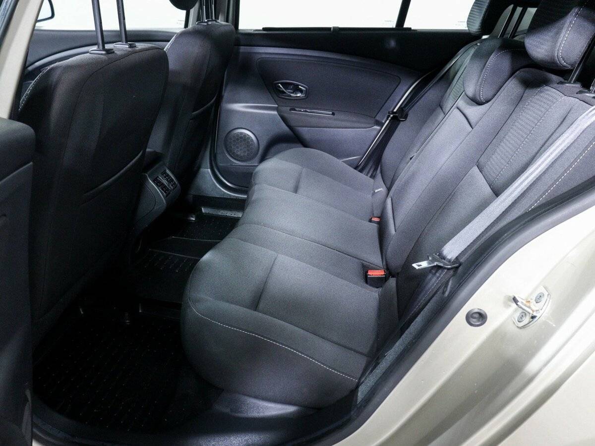 Renault Fluence 2012 года с пробегом. Фото: #7