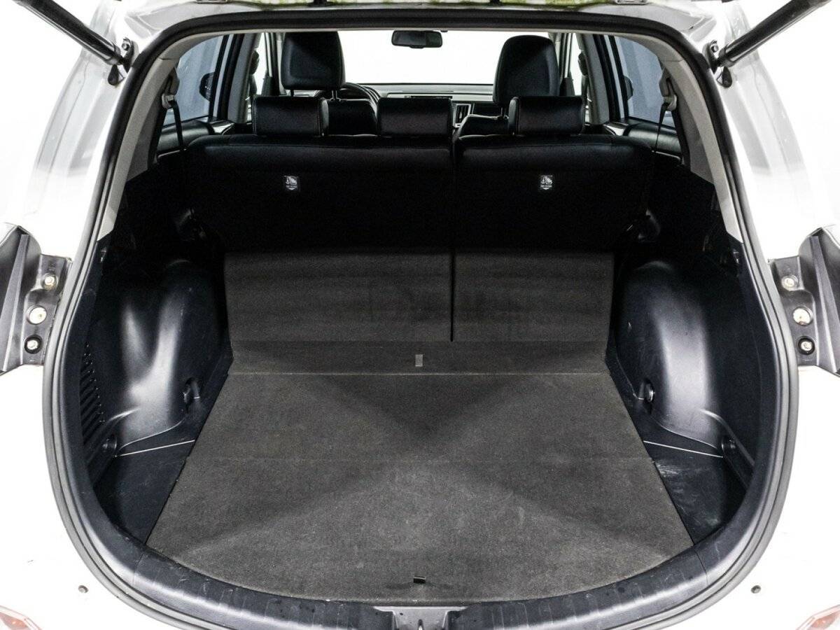 Toyota RAV4 2018 года с пробегом. Фото: #14