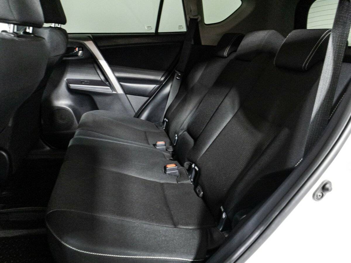 Toyota RAV4 2019 года с пробегом. Фото: #9