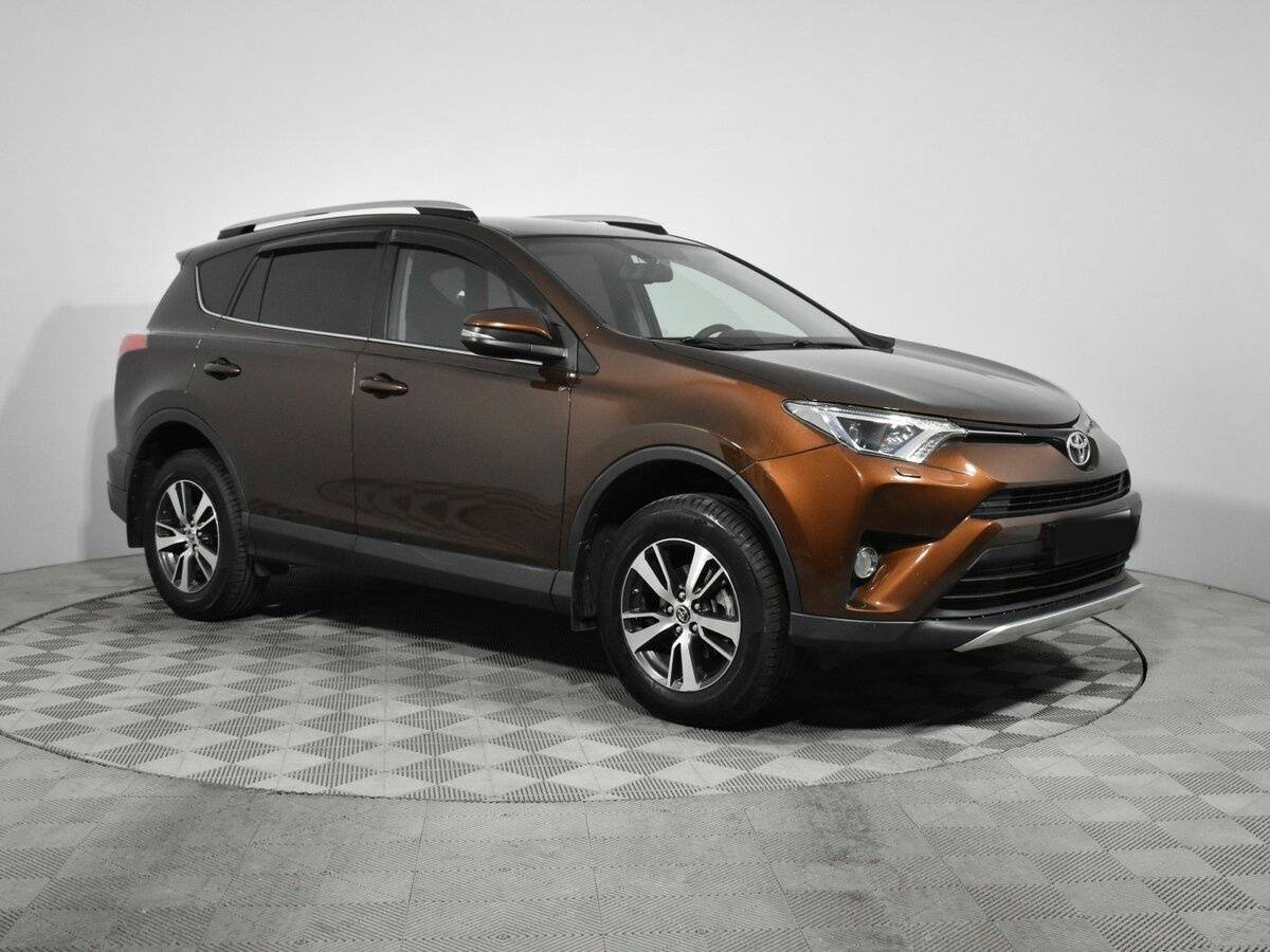 Toyota RAV4 2017 года с пробегом. Фото: #2