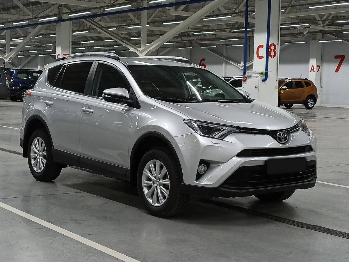 Toyota RAV4 2019 года с пробегом. Фото: #2