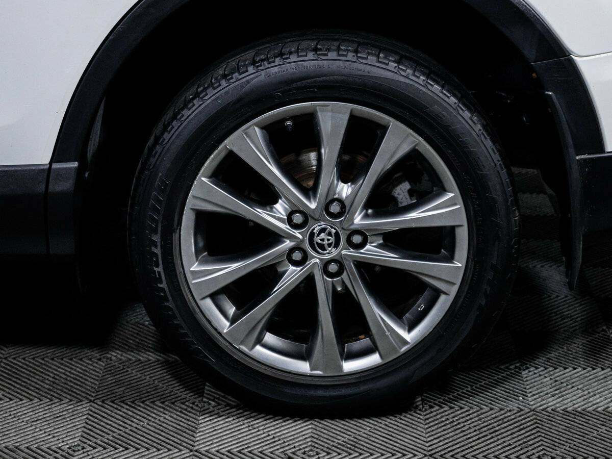 Toyota RAV4 2018 года с пробегом. Фото: #14