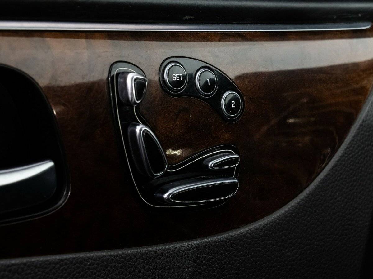 Hyundai Equus 2015 года с пробегом. Фото: #24