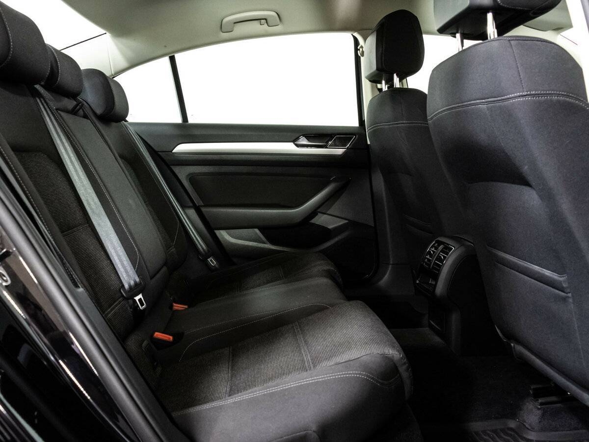 Volkswagen Passat 2018 года с пробегом. Фото: #18