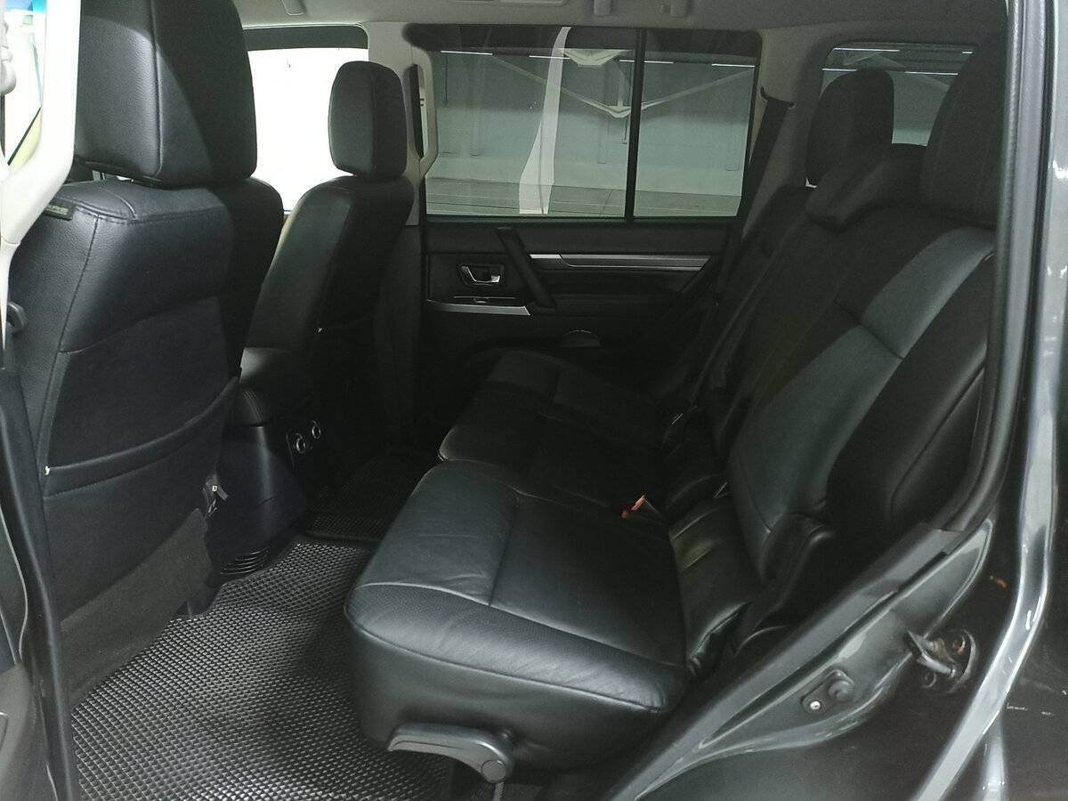 Mitsubishi Pajero 2012 года с пробегом. Фото: #11