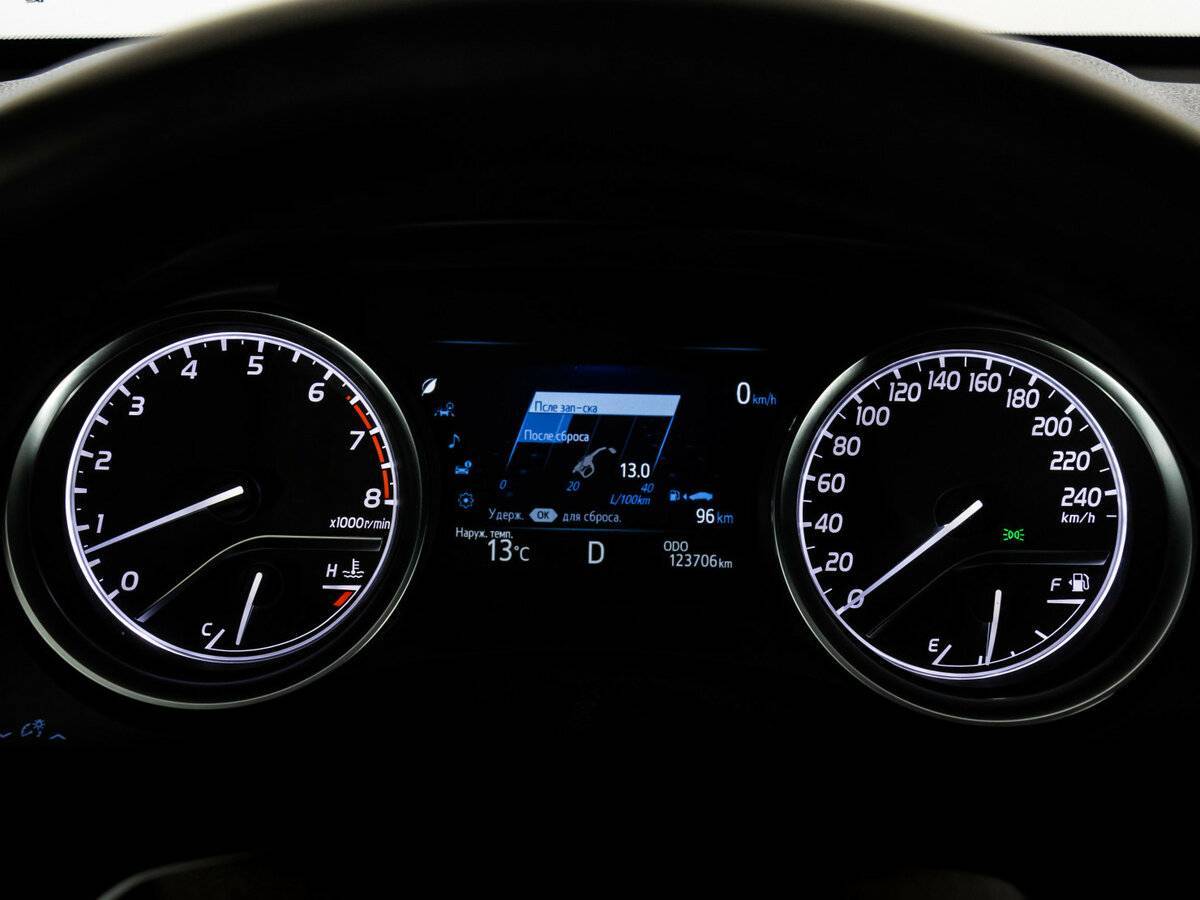 Toyota Camry 2019 года с пробегом. Фото: #19