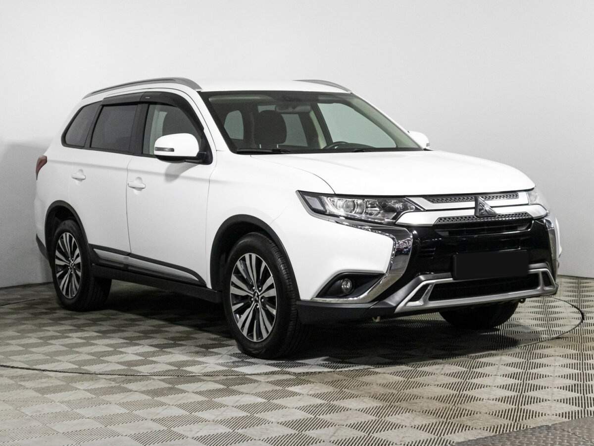 Mitsubishi Outlander 2018 года с пробегом. Фото: #2