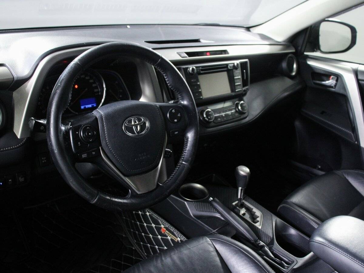 Toyota RAV4 2013 года с пробегом. Фото: #13