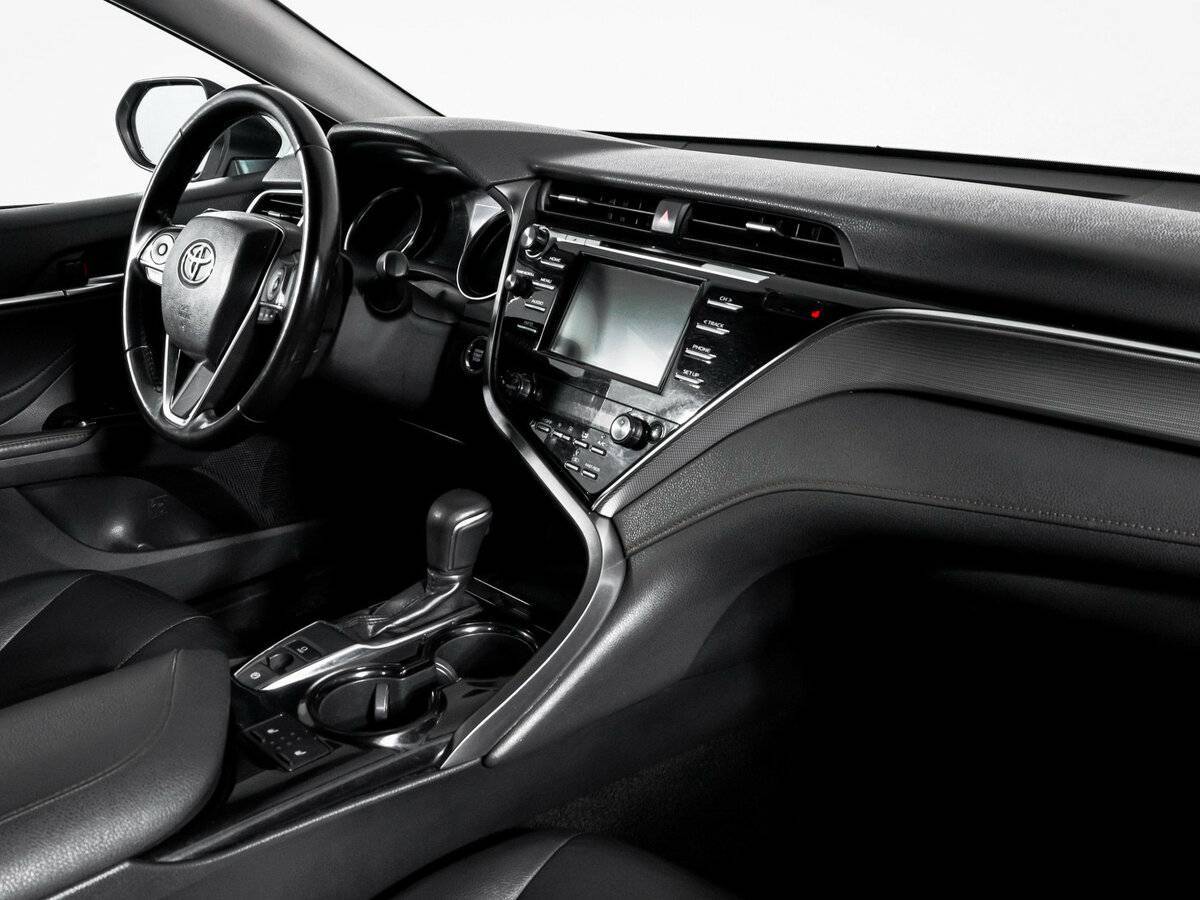 Toyota Camry 2018 года с пробегом. Фото: #8
