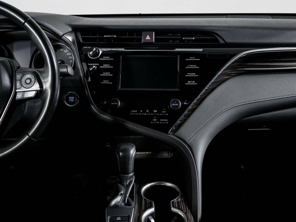 Toyota Camry 2018 года с пробегом. Фото: #12