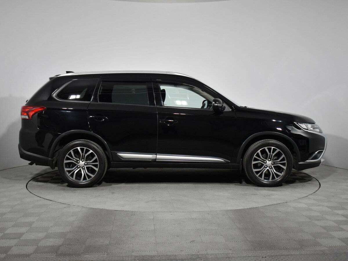 Mitsubishi Outlander 2018 года с пробегом. Фото: #3