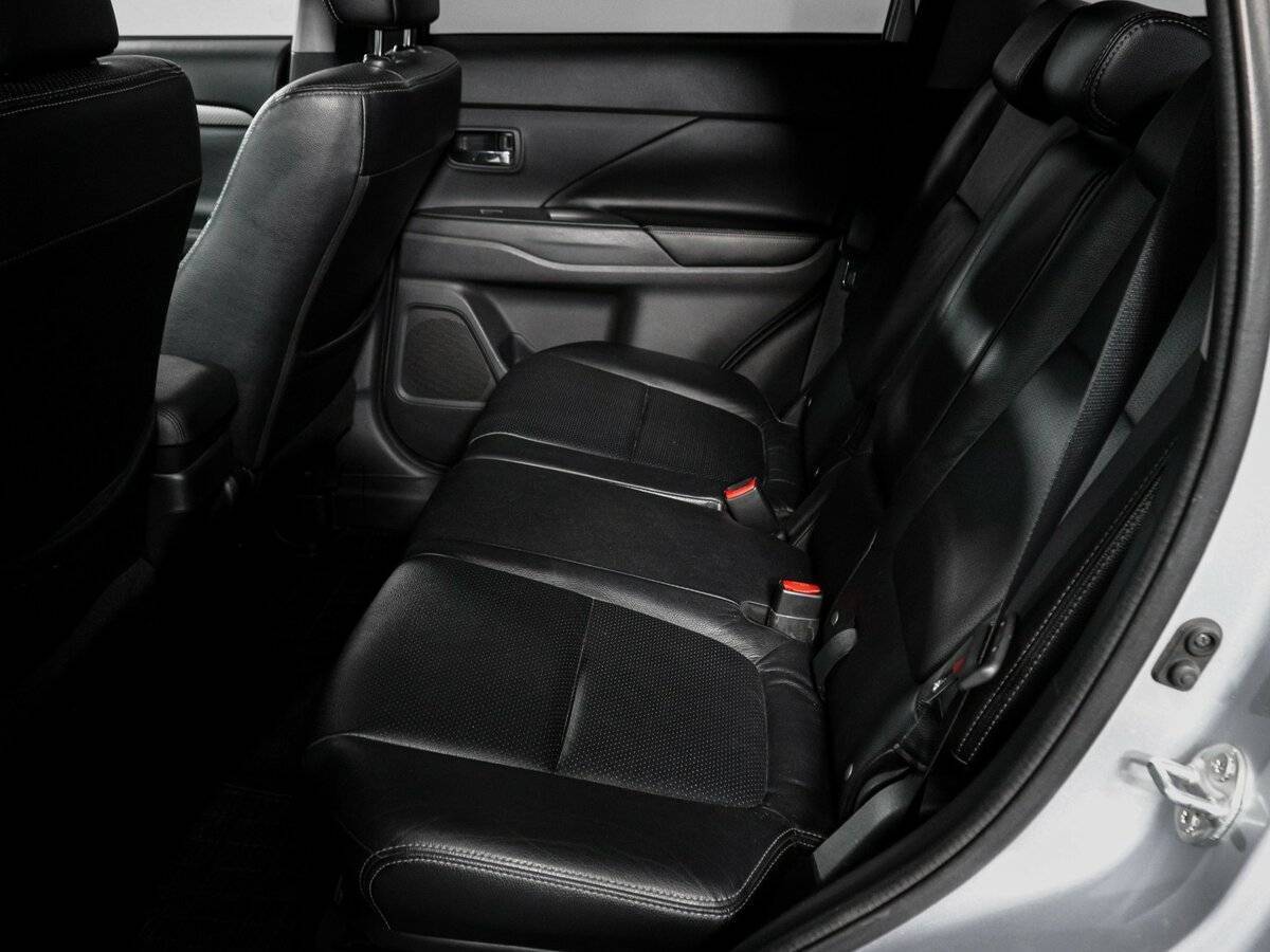 Mitsubishi Outlander 2012 года с пробегом. Фото: #9