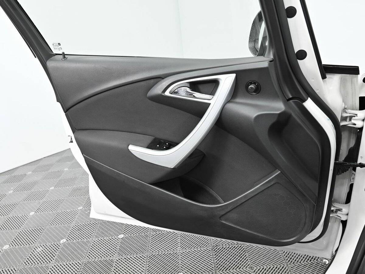 Opel Astra 2012 года с пробегом. Фото: #6