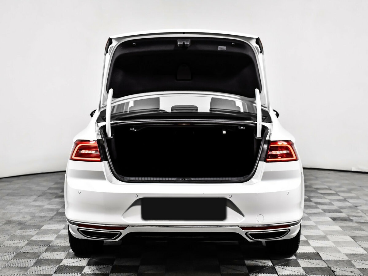 Volkswagen Passat 2018 года с пробегом. Фото: #11