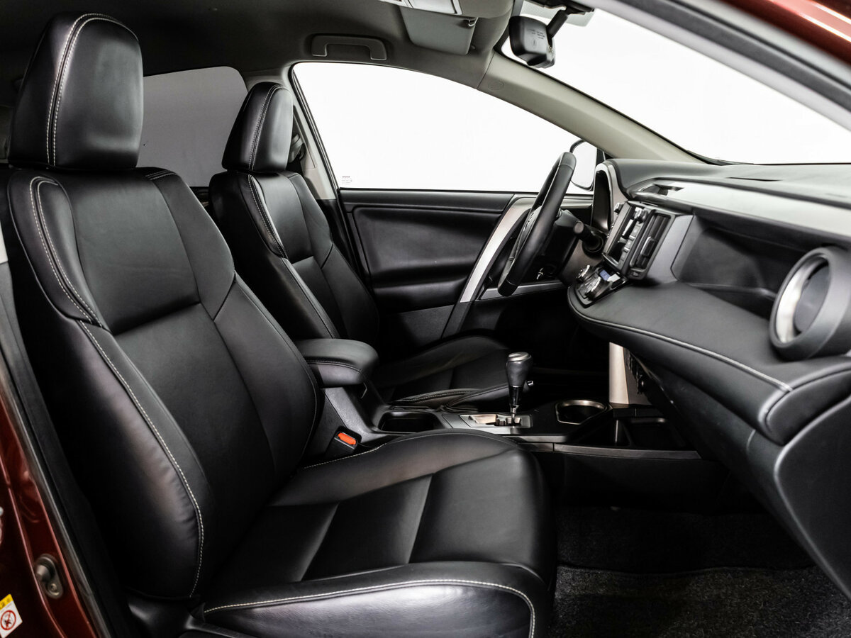 Toyota RAV4 2019 года с пробегом. Фото: #12