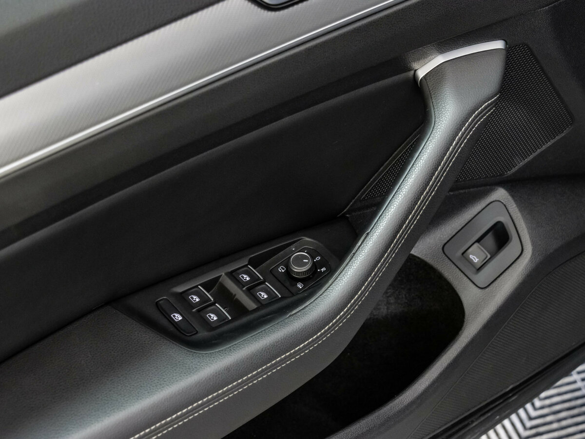 Volkswagen Passat 2018 года с пробегом. Фото: #12