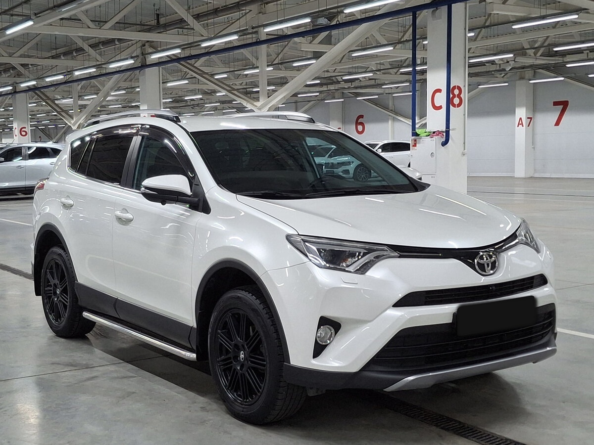 Toyota RAV4 2017 года с пробегом. Фото: #2