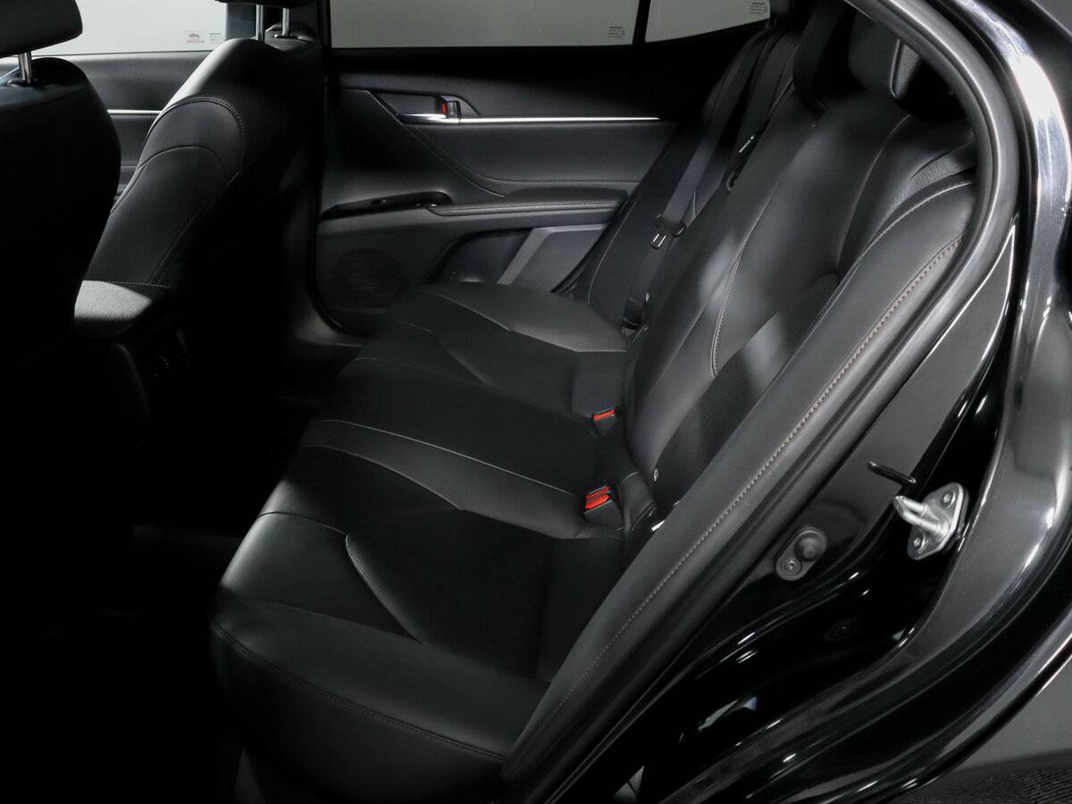 Toyota Camry 2019 года с пробегом. Фото: #9