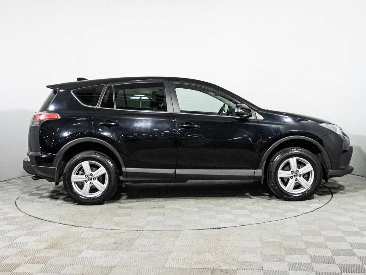 Toyota RAV4 2017 года с пробегом. Фото: #3