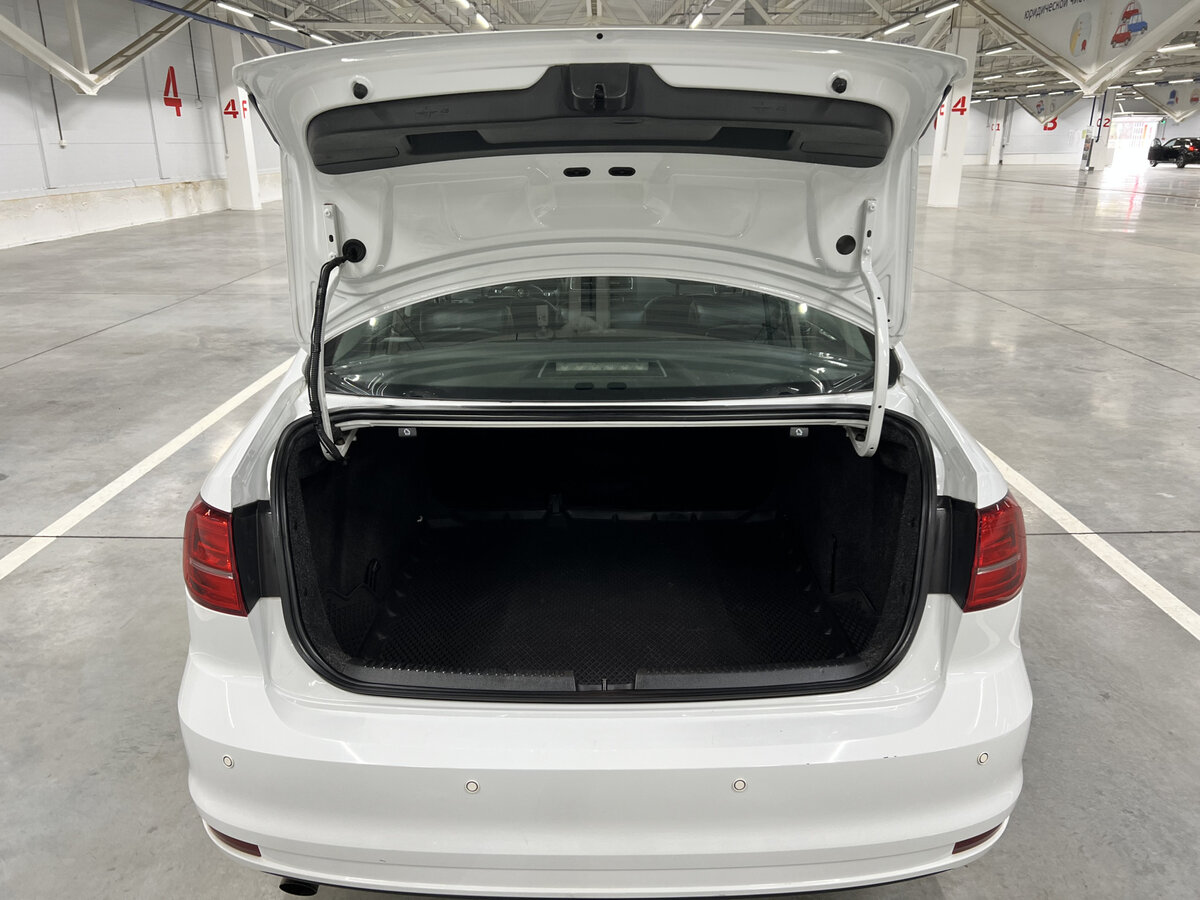 Volkswagen Jetta 2016 года с пробегом. Фото: #9