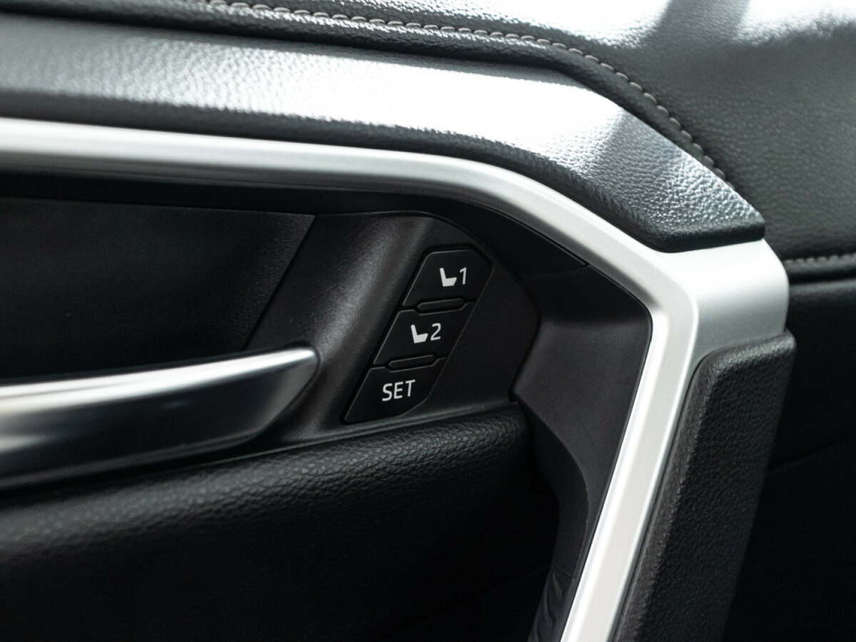 Toyota RAV4 2020 года с пробегом. Фото: #15