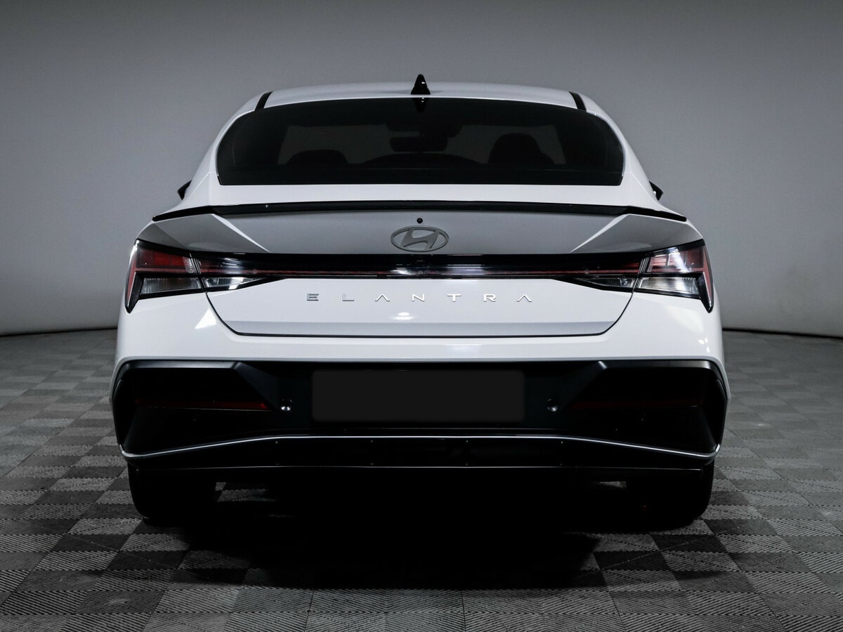 Hyundai Elantra 2024 года с пробегом. Фото: #4