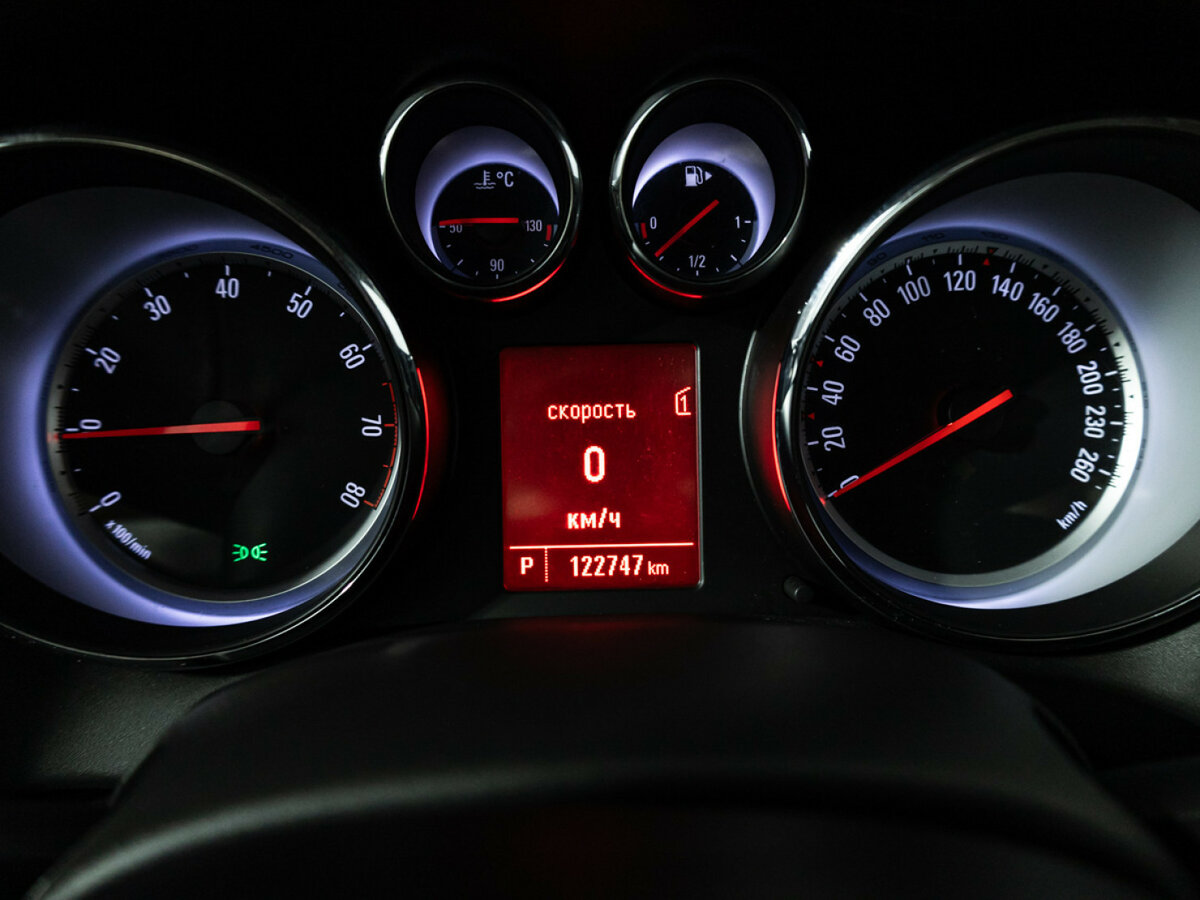 Б/У Опель Астра 2012 года. Фото: #11