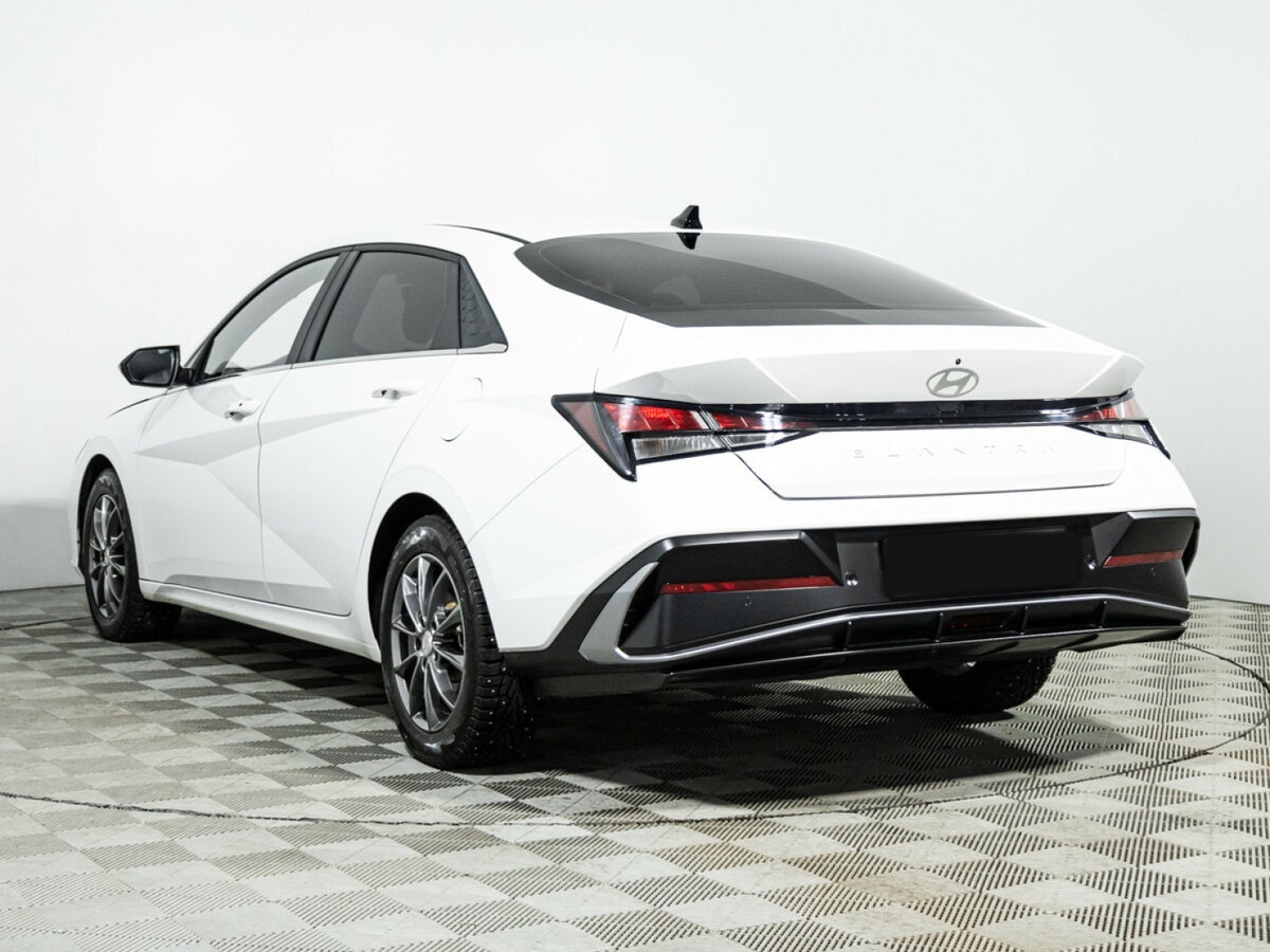 Hyundai Elantra 2023 года с пробегом. Фото: #6