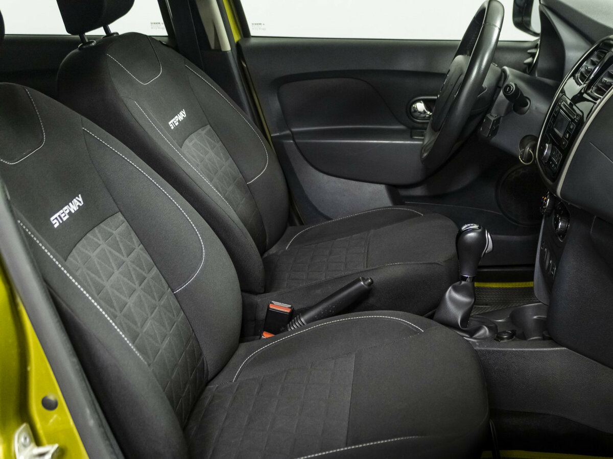 Б/У Рено Сандеро 2015 года. Фото: #7