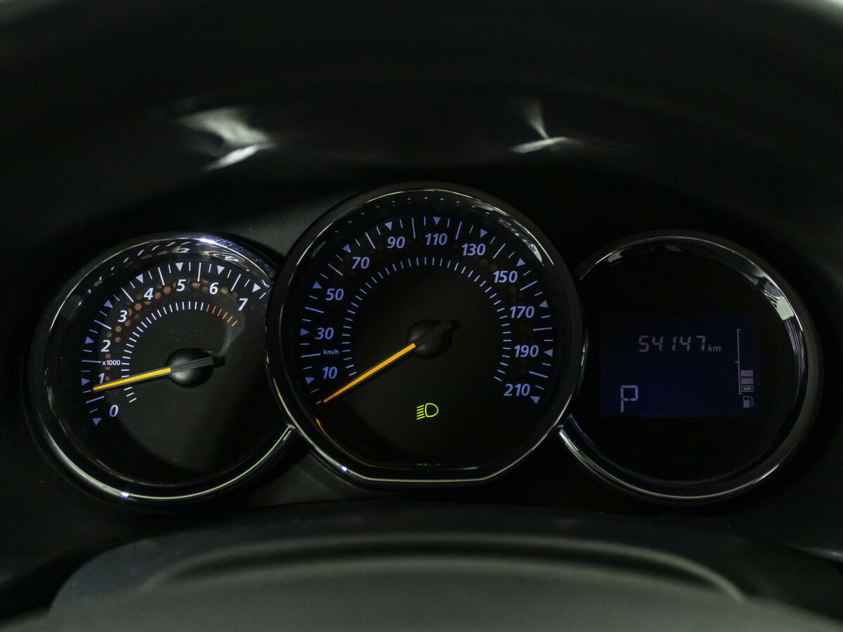 Б/У Рено Сандеро 2015 года. Фото: #11