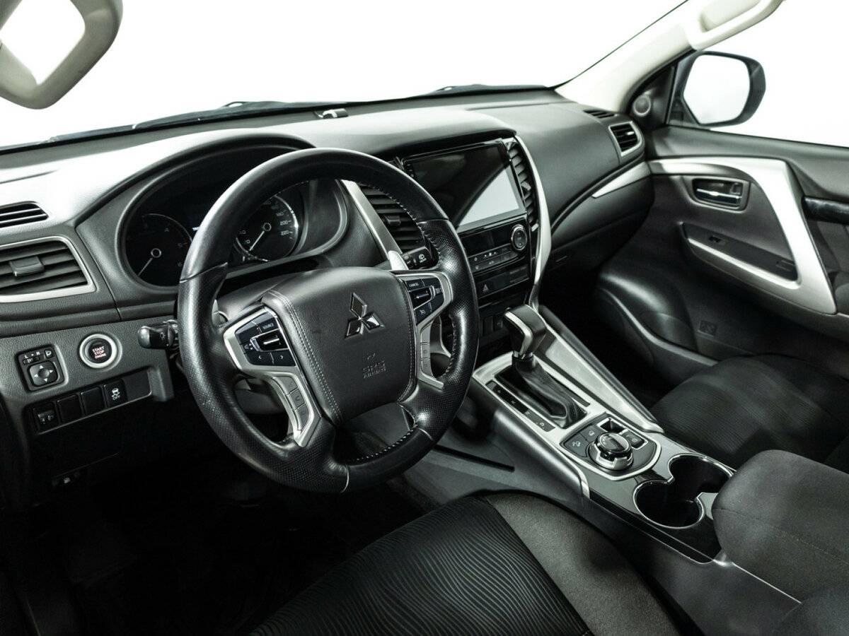 Mitsubishi Pajero Sport 2018 года с пробегом. Фото: #8