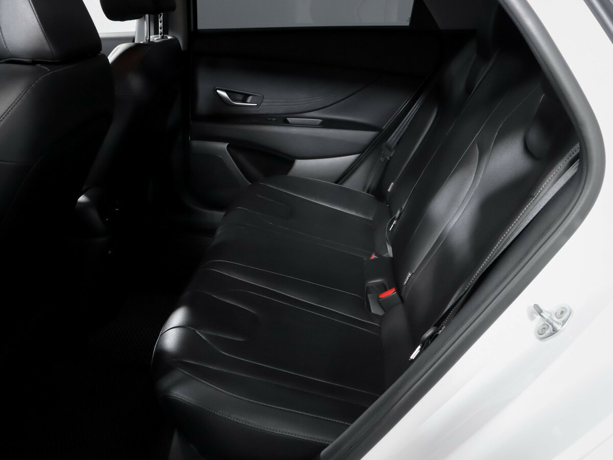 Hyundai Elantra 2023 года с пробегом. Фото: #9