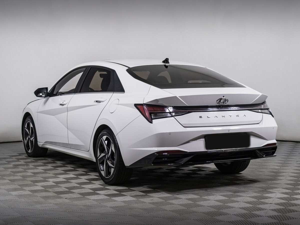 Hyundai Elantra 2021 года с пробегом. Фото: #5