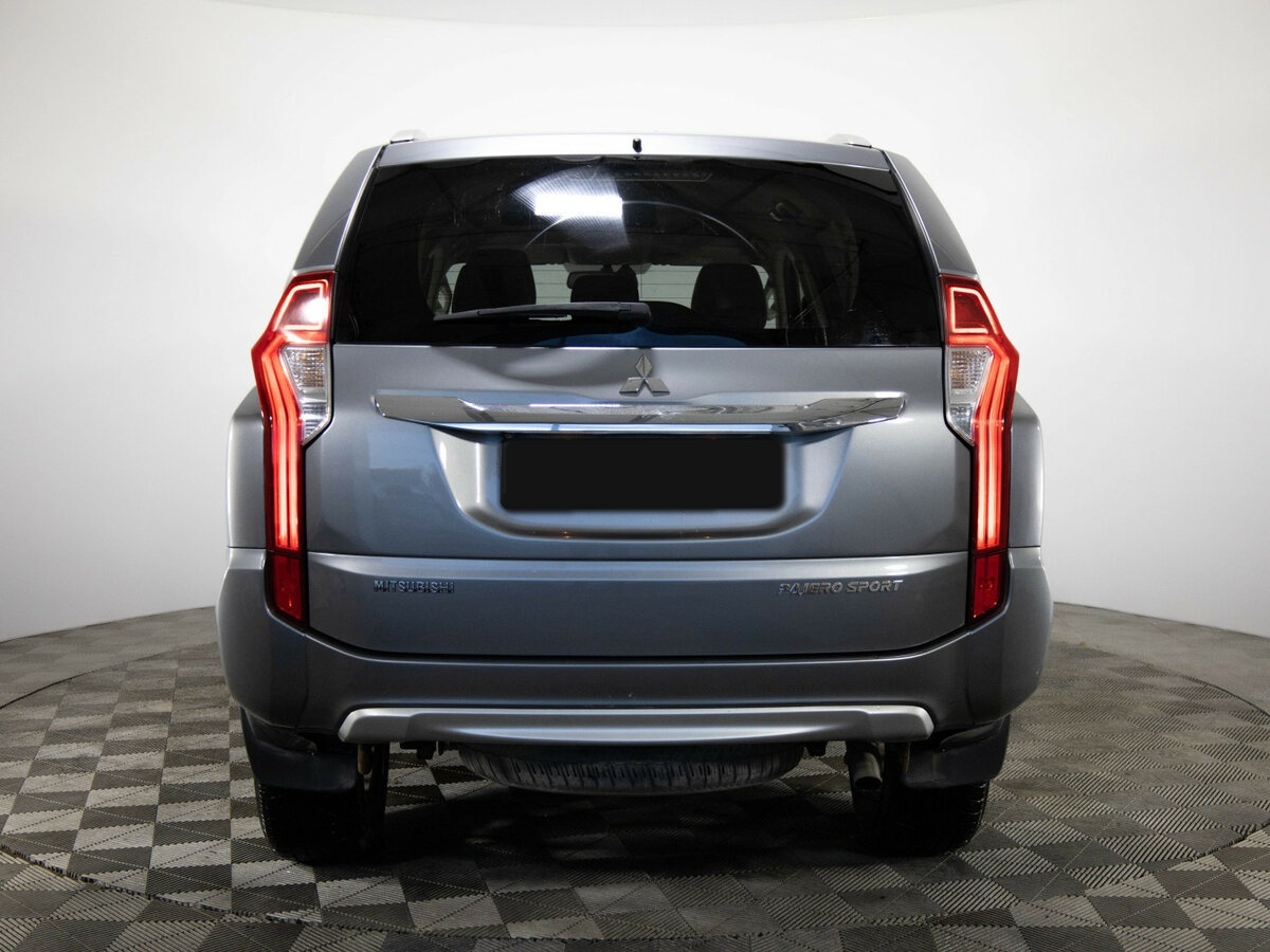 Б/У Митсубиши Паджеро Спорт 2016 года. Фото: #3