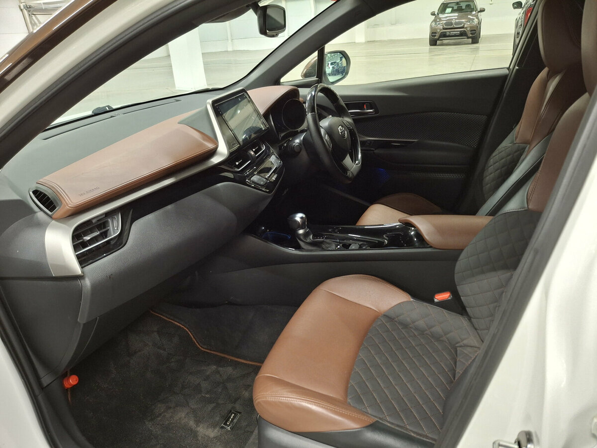 Toyota C-HR 2019 года с пробегом. Фото: #10