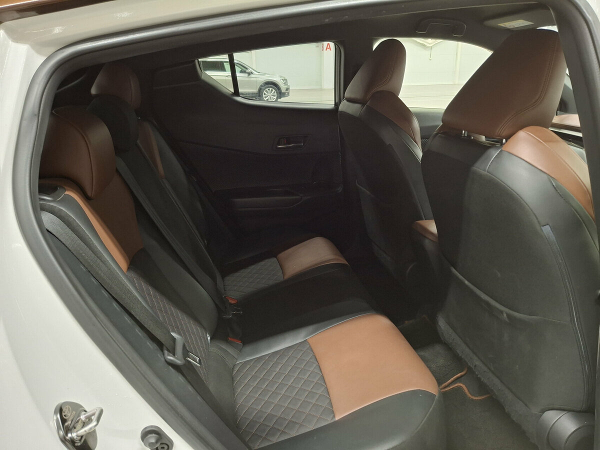 Toyota C-HR 2019 года с пробегом. Фото: #11