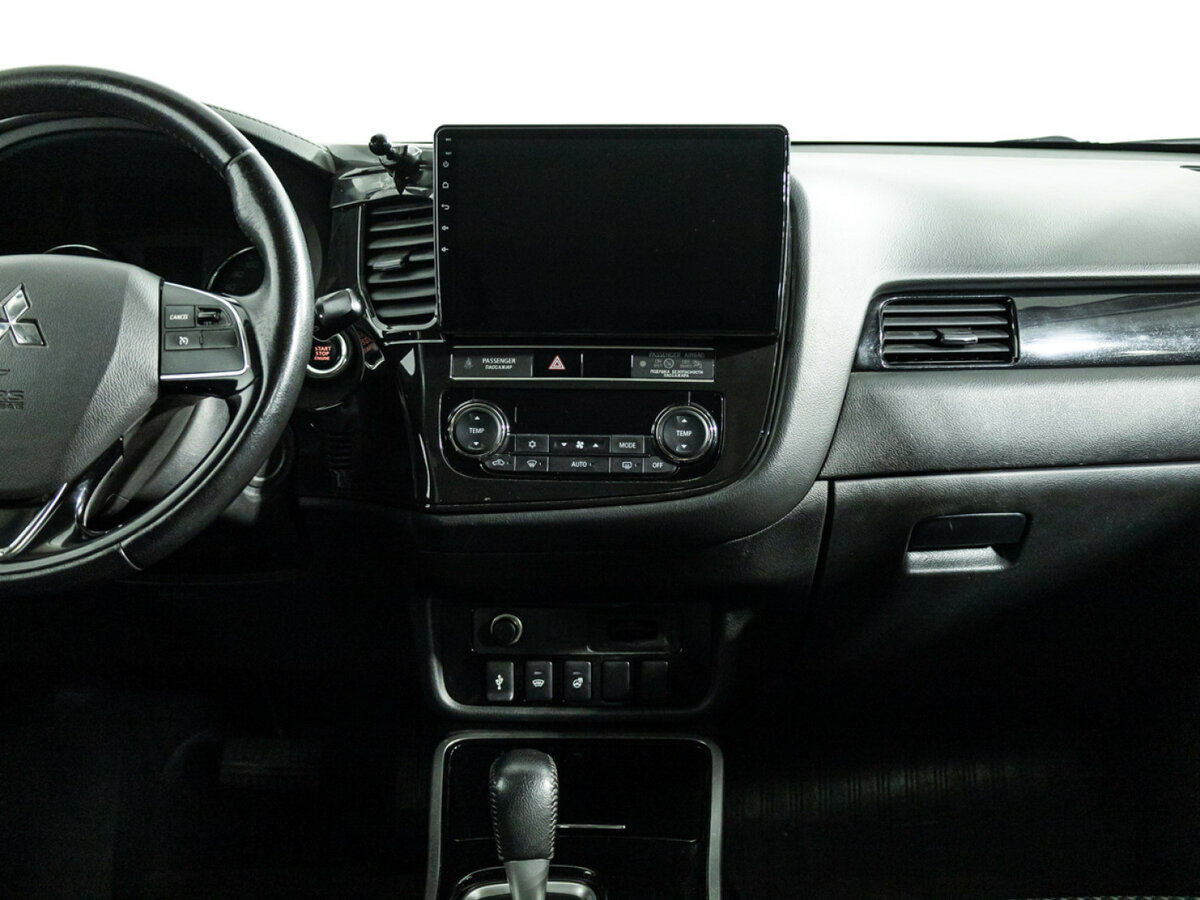 Б/У Митсубиши Оутлэндер 2018 года. Фото: #13