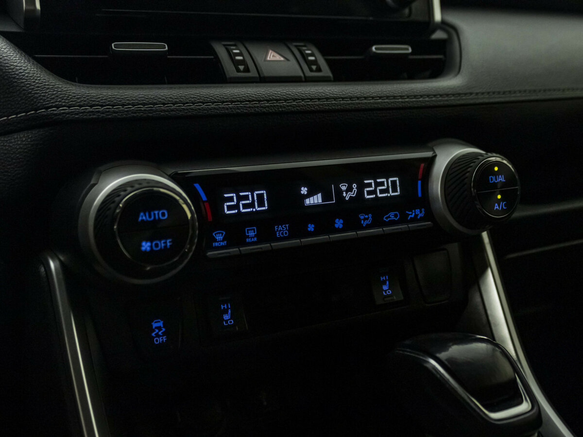 Toyota RAV4 2020 года с пробегом. Фото: #14